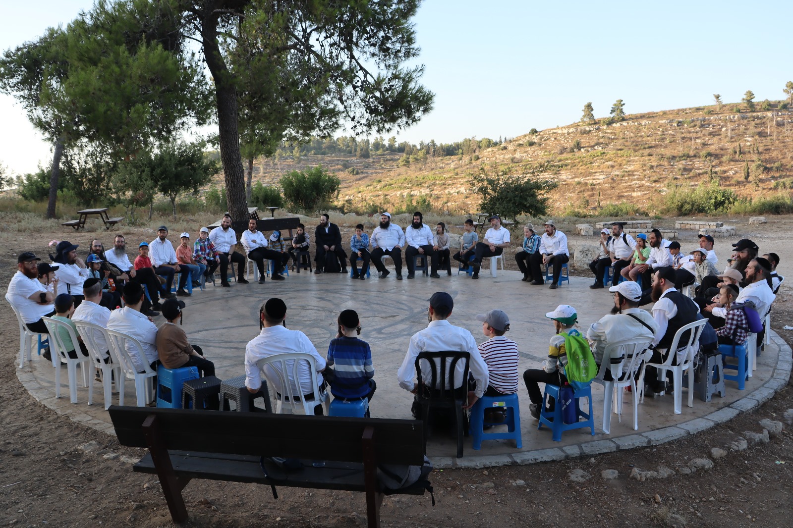 אבות עם בנים — כתבה במגזין 'משפחה'